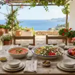Mesa con platos saludables y frescos para comer bien en verano